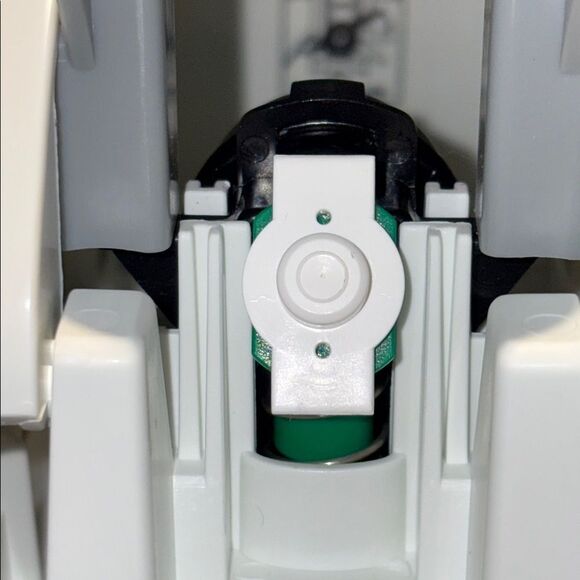 Brand new White wall mount hand pump Soap Dispenser - Picture 7 of 8